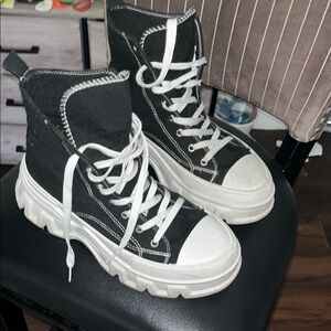 ROMWE Black and White High-Top Sneakers